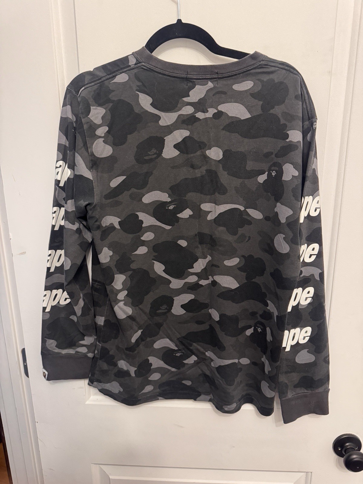 A Bathing Ape BAPE Gray/Black Camo Logo Long Sleeve Crew Neck T-Shirt Men L