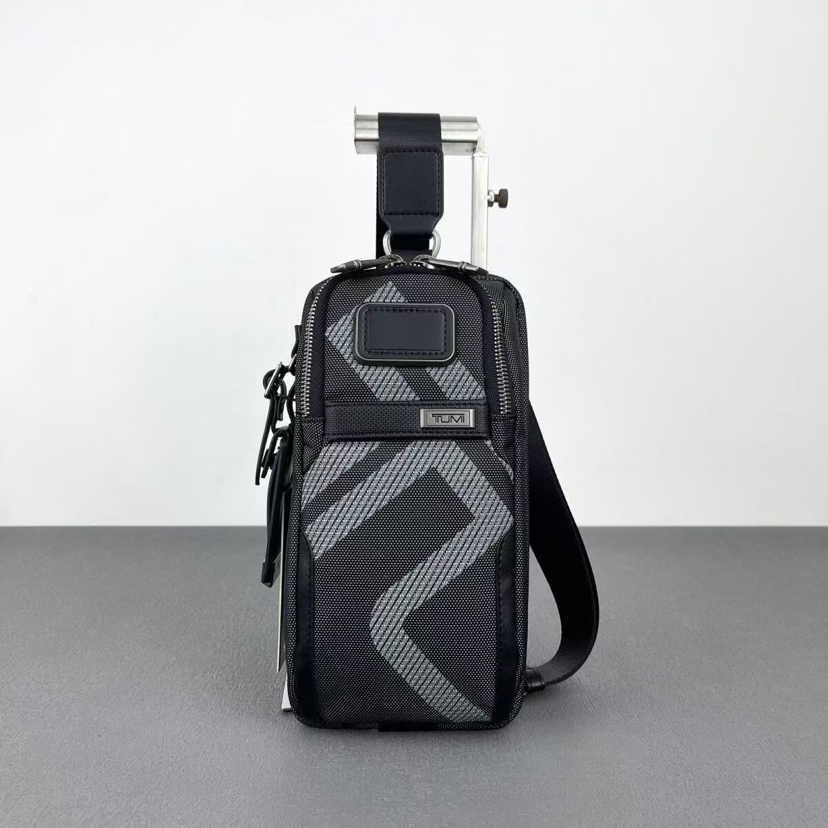 NEW TUMI Alpha 3 Compact Sling One Shoulder Bag Popular Model Black outlet