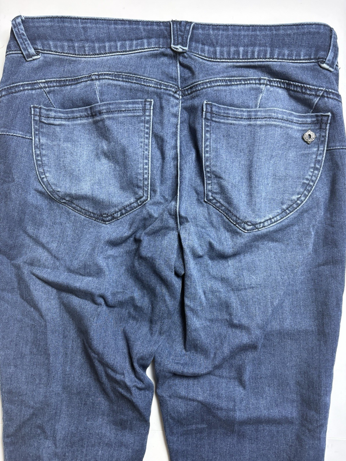 Democracy Blue Jeans Women’s “Ab” Solution Tapered Leg Comfort Waist Size 6