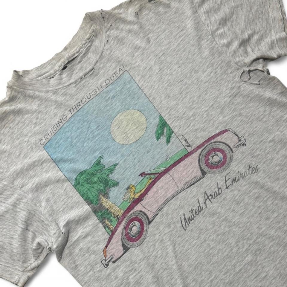 Vintage 90s ‘Cruising Through Dubai’ United Arab Emirates Thrashed T-shirt L 21″