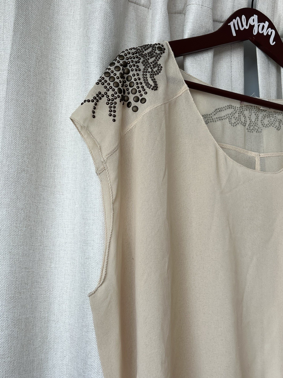 Chelsea And Violet Size Medium Semisheer Tightly Woven Flowy Blouse Brass Studs