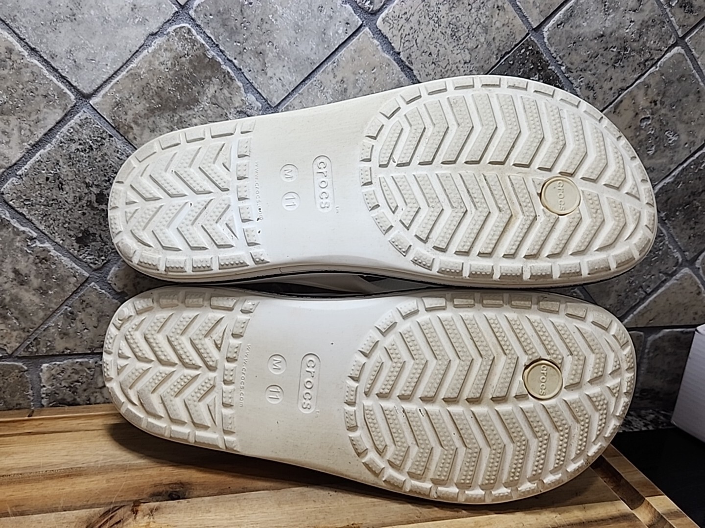 Crocs White Bayaband Flip Flops Sandals – Men’s Thong Style Size 11