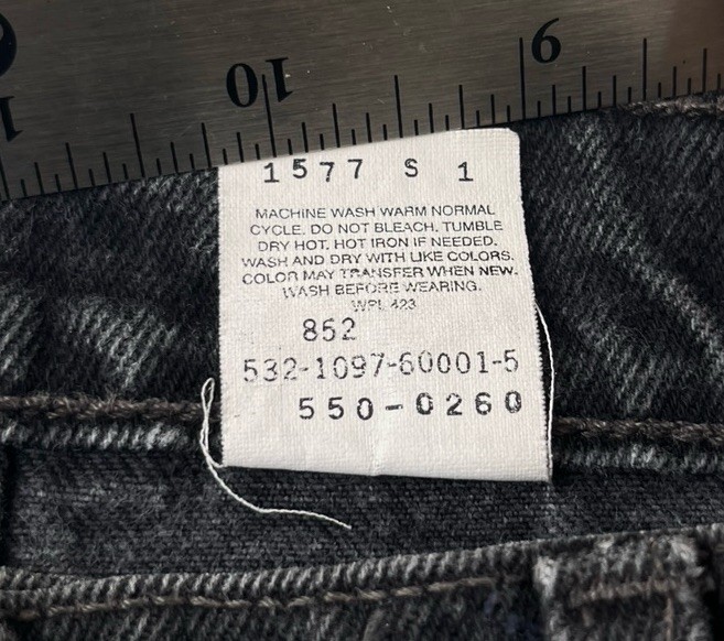 Vintage Levi’s 550 Men’s Black Denim Size 33×36 Relaxed Fit USA Made 90’s Jeans