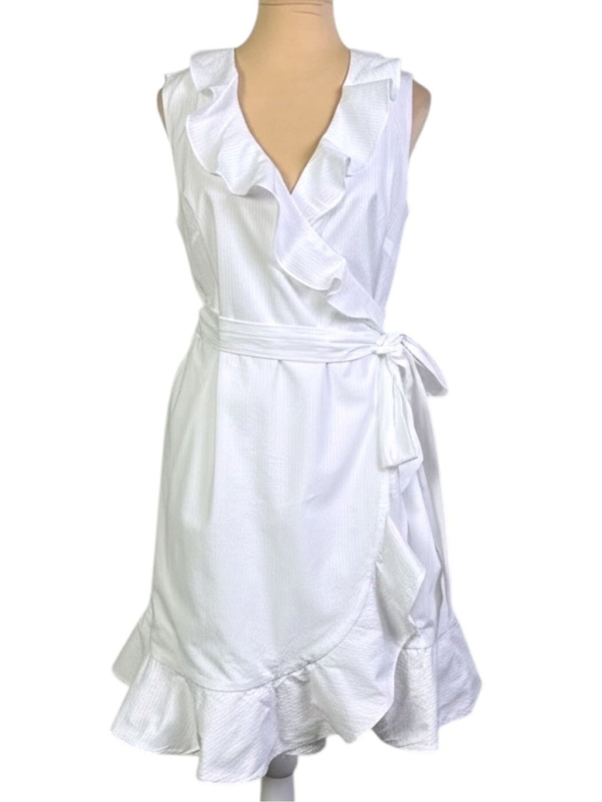NWT Draper James Reba Wrap Dress Size 8 White Seersucker Ruffle Mini