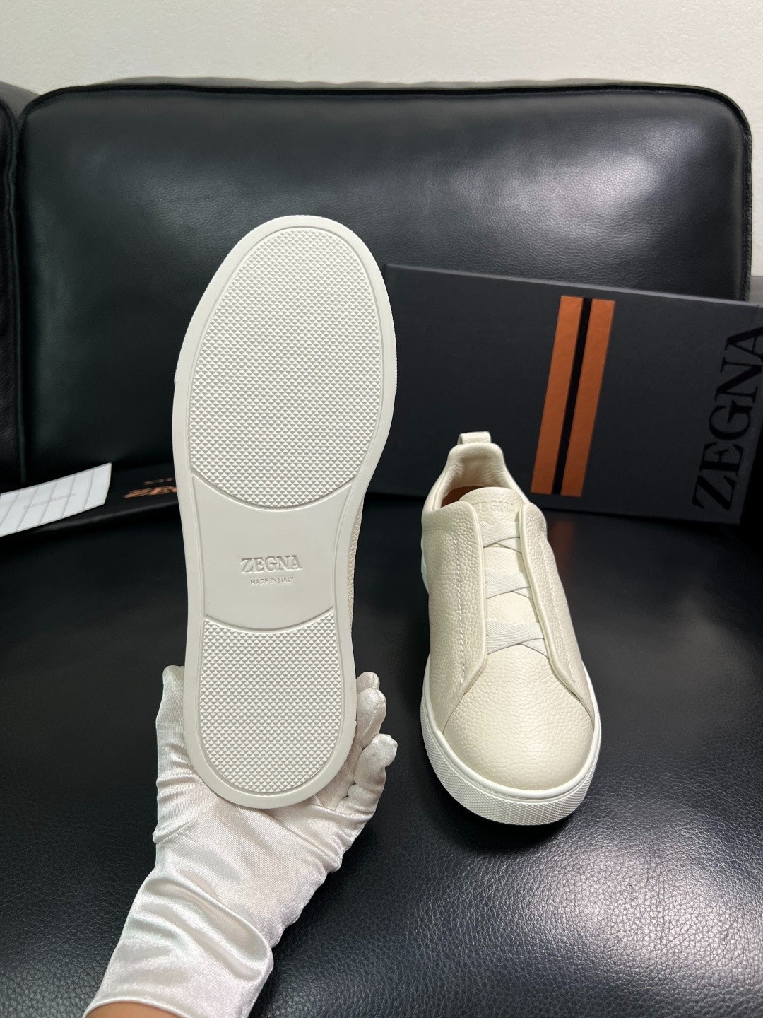 Men Zegna Off White Pebble Grain Calf Leather Concealed Elastic Laceless Slip On