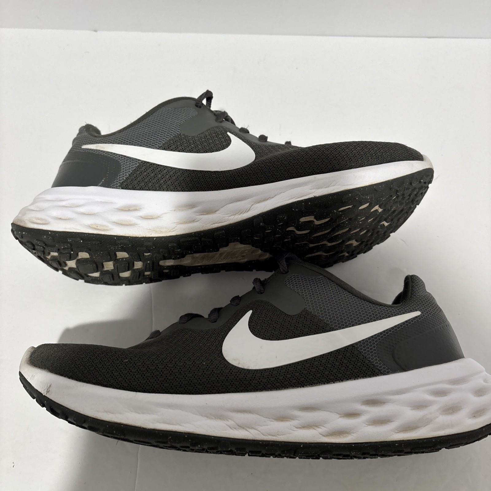 Nike Revolution 6 Men’s Size 8 Gray Running Shoes Athletic Sneakers