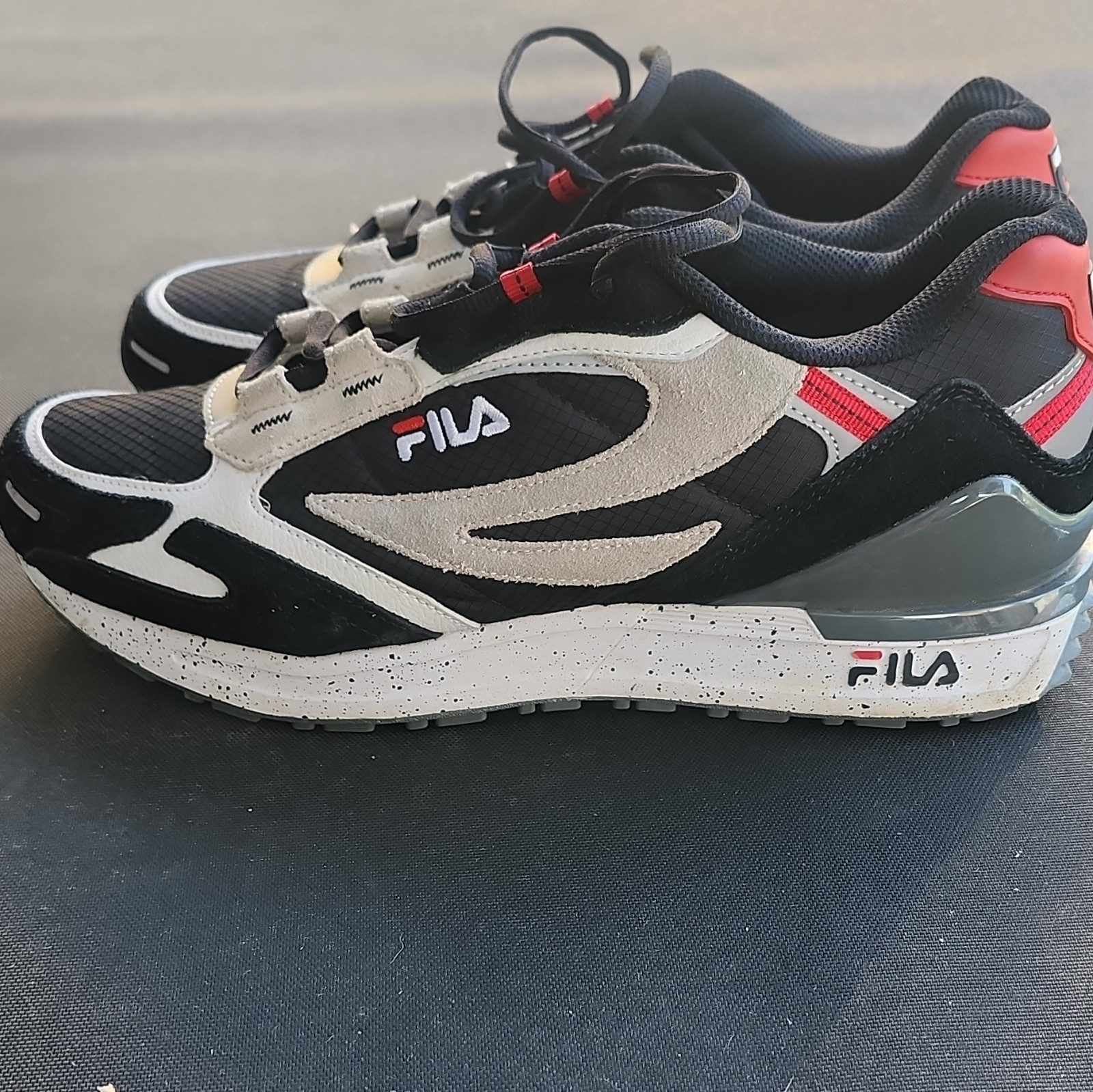 FILA Men’s Low Top Lace Up Athletic Sneakers Black/Gray/White/Red 1CM01227-006