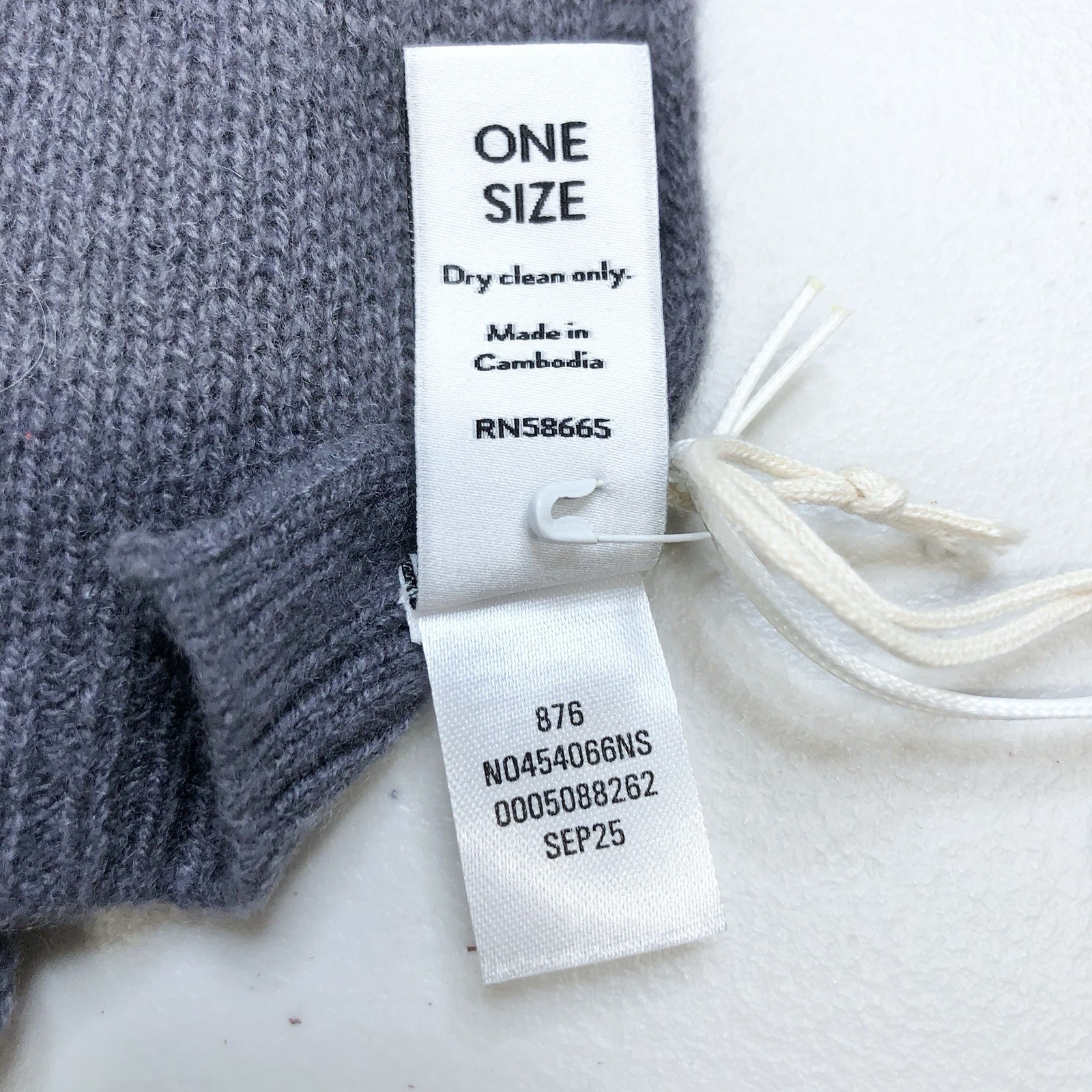 Nordstrom 100% Cashmere Gray Wrap, Shawl Scarf 75×28 NWT MSRP 155$