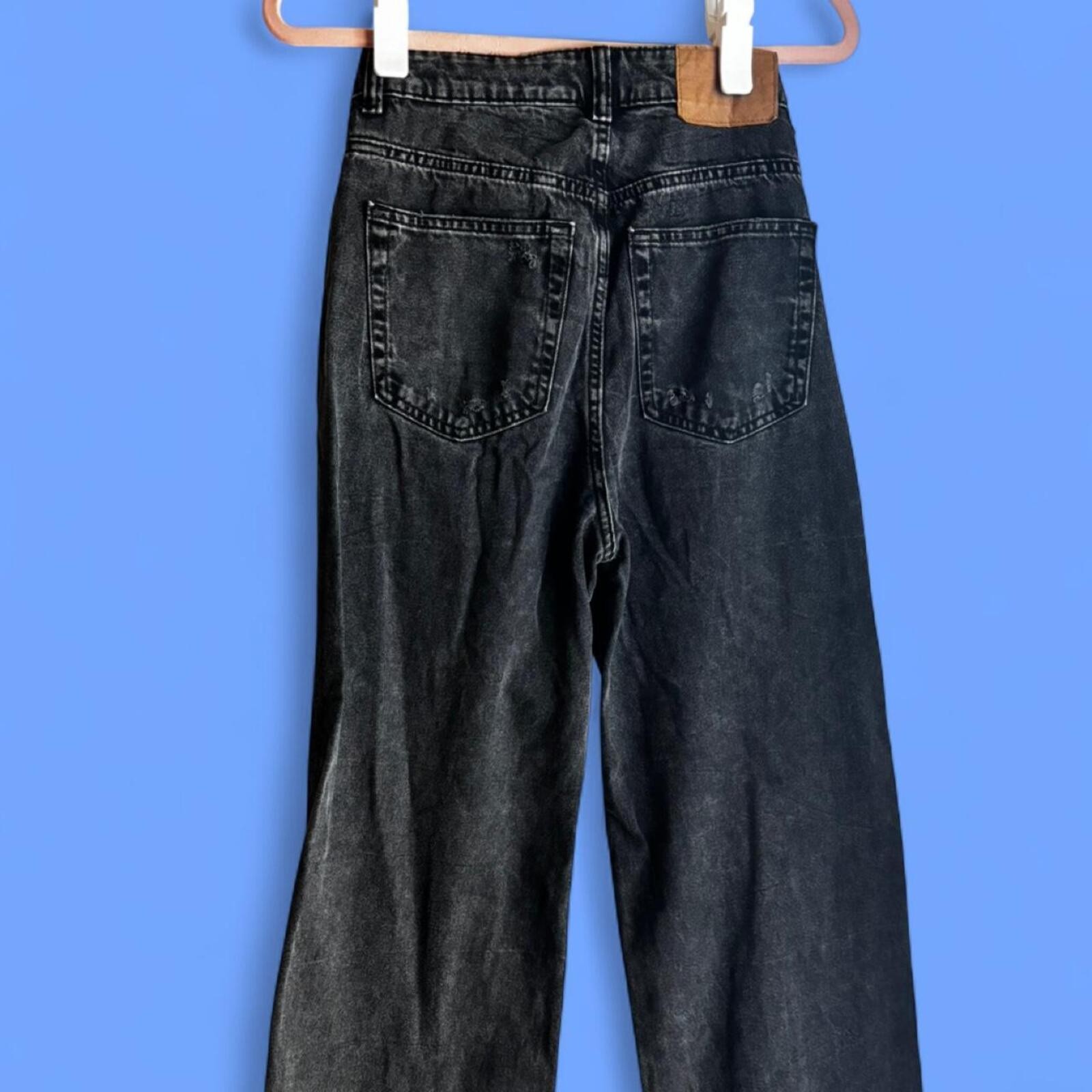 H&M Women’s Black and Grey Jeans