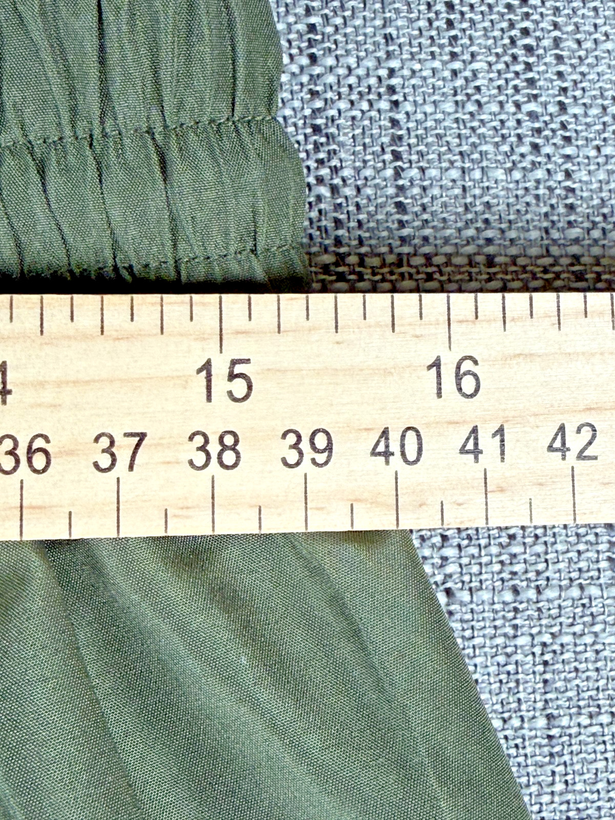 Size M (Women’s L) – WESC Nylon Cargo Wind Shorts Olive Green Lightweight NWT