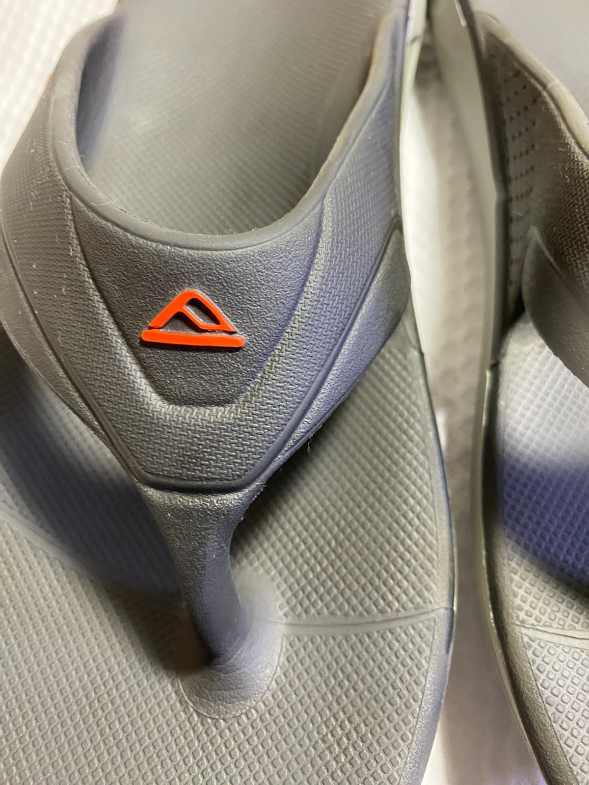 Reef One Men’s Flip Flops Grey Orange Athletic Beach Sandals Size M10