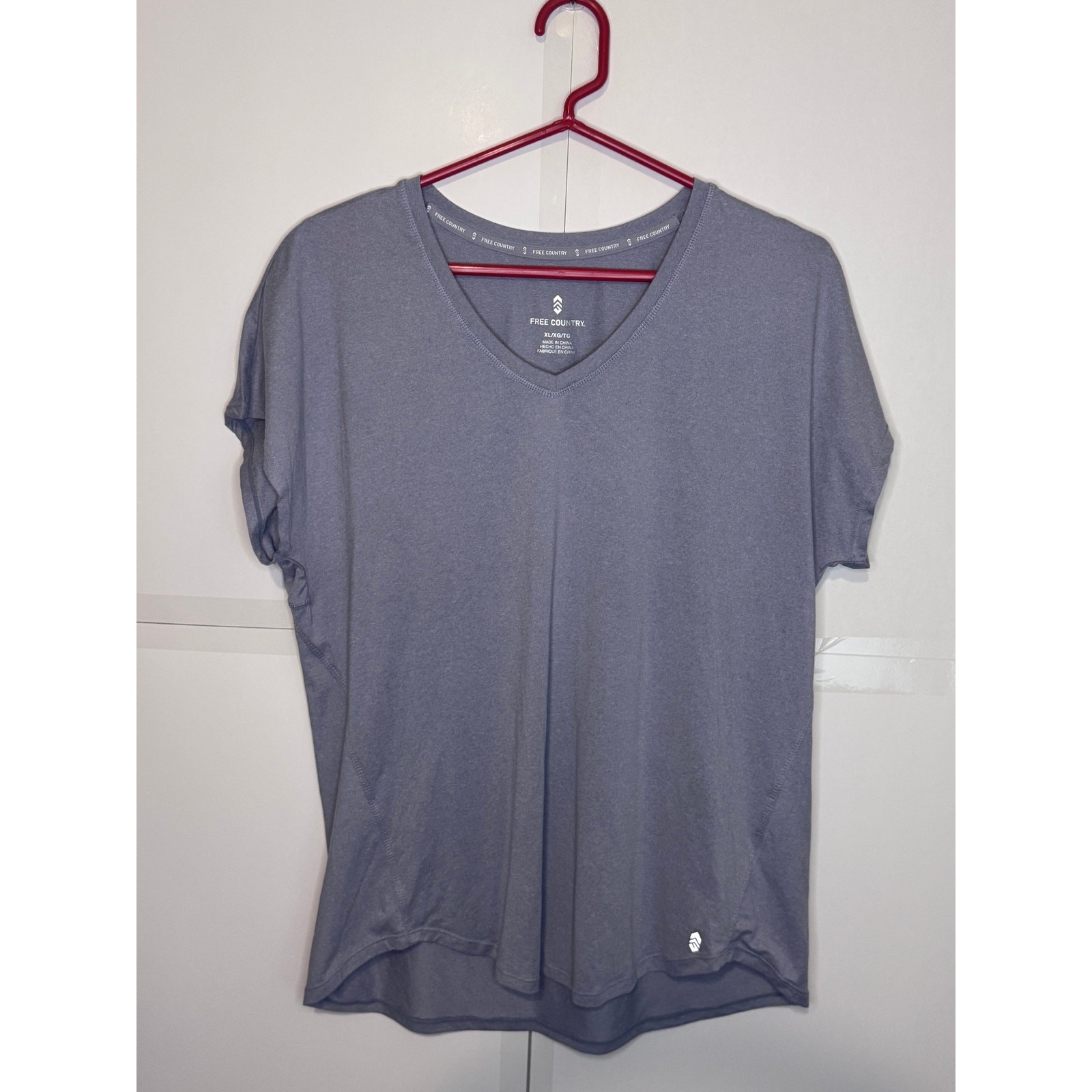 Free Country Athletic V-Neck Top Size XL
