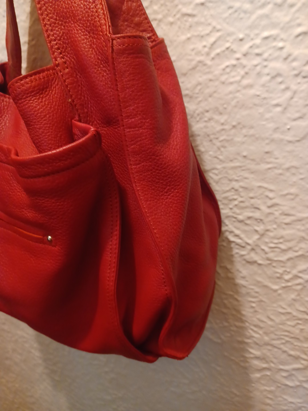 B Makowsky Genuine Pebble Leather Red bright silver hardware Turn Lock Handbag