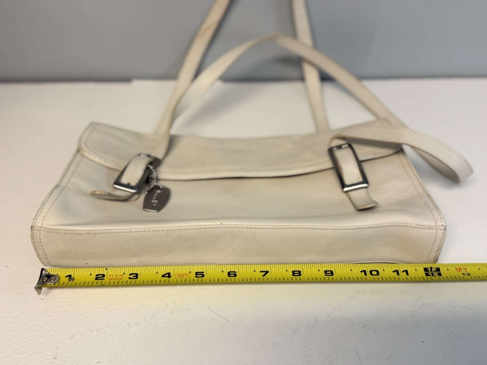 Tignanello Off-White Genuine Leather Shoulder Bag Flap Buckle Magnetic Vintage