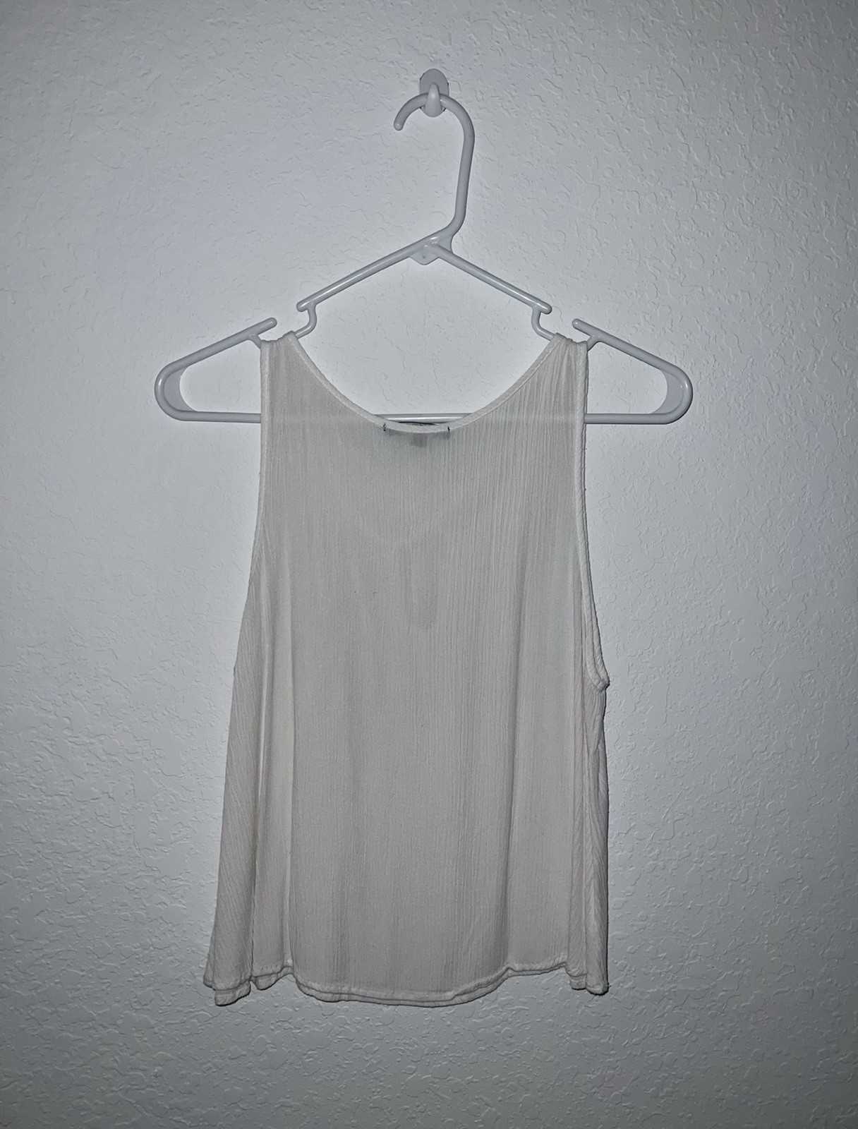 Ambiance Women’s White Solid V-Neck Sleeveless Strappy Pullover Tank Top S