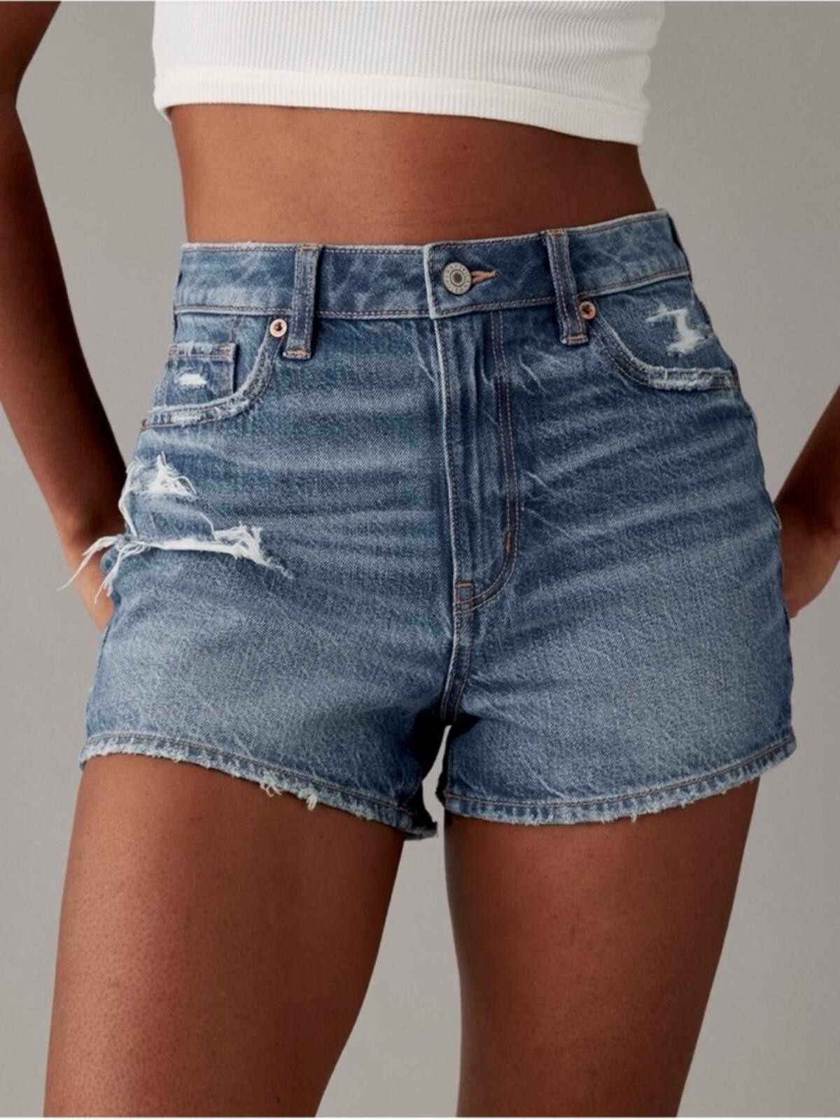 New 100% Cotton AE Women’s Strigid Ripped Denim Mom Shorts In Medium Blue 0