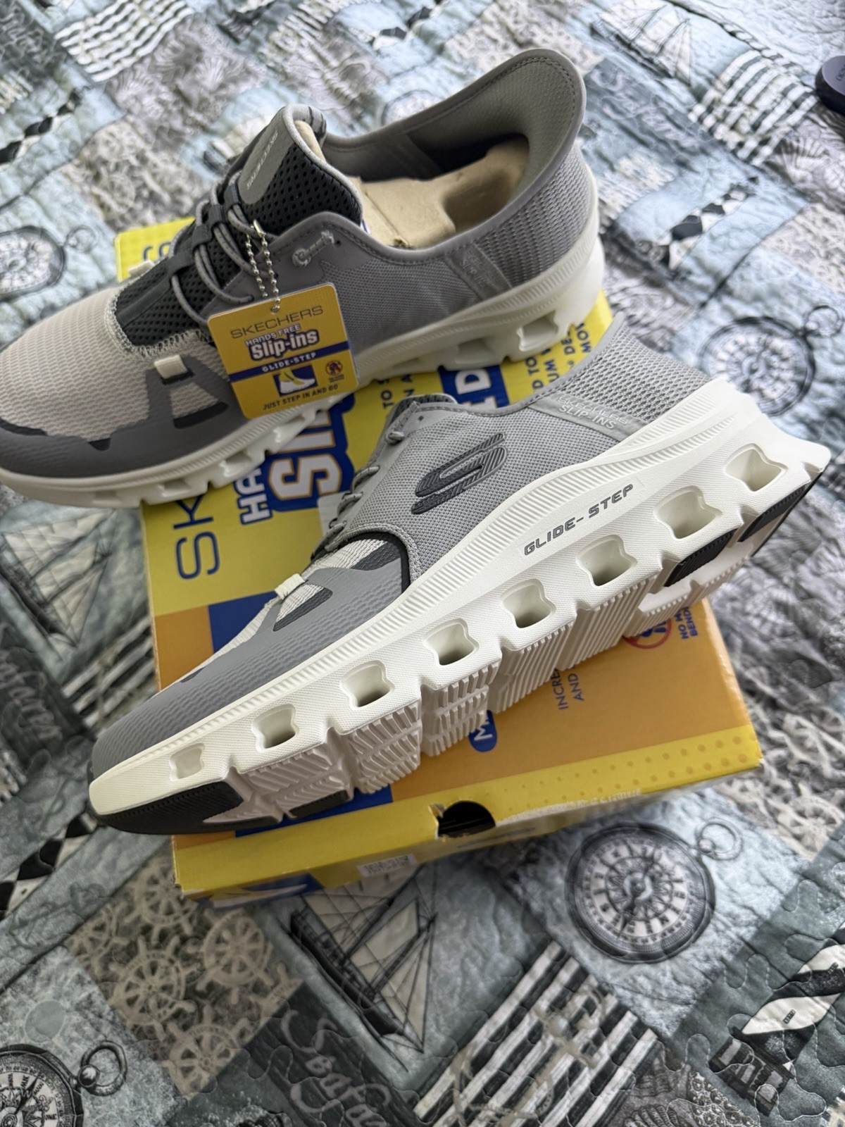 SKECHERS Hands Free Slip-ins Glide-Step Gray/White Mesh Cushioned Sneaker