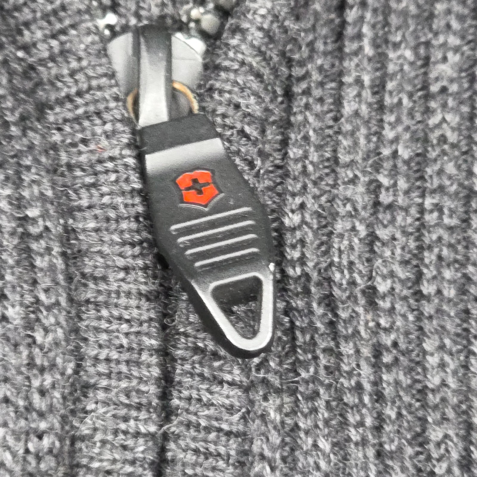 Victorinox Wool Zip Jacket Men’s Large Gray Full Zip Knit Warm