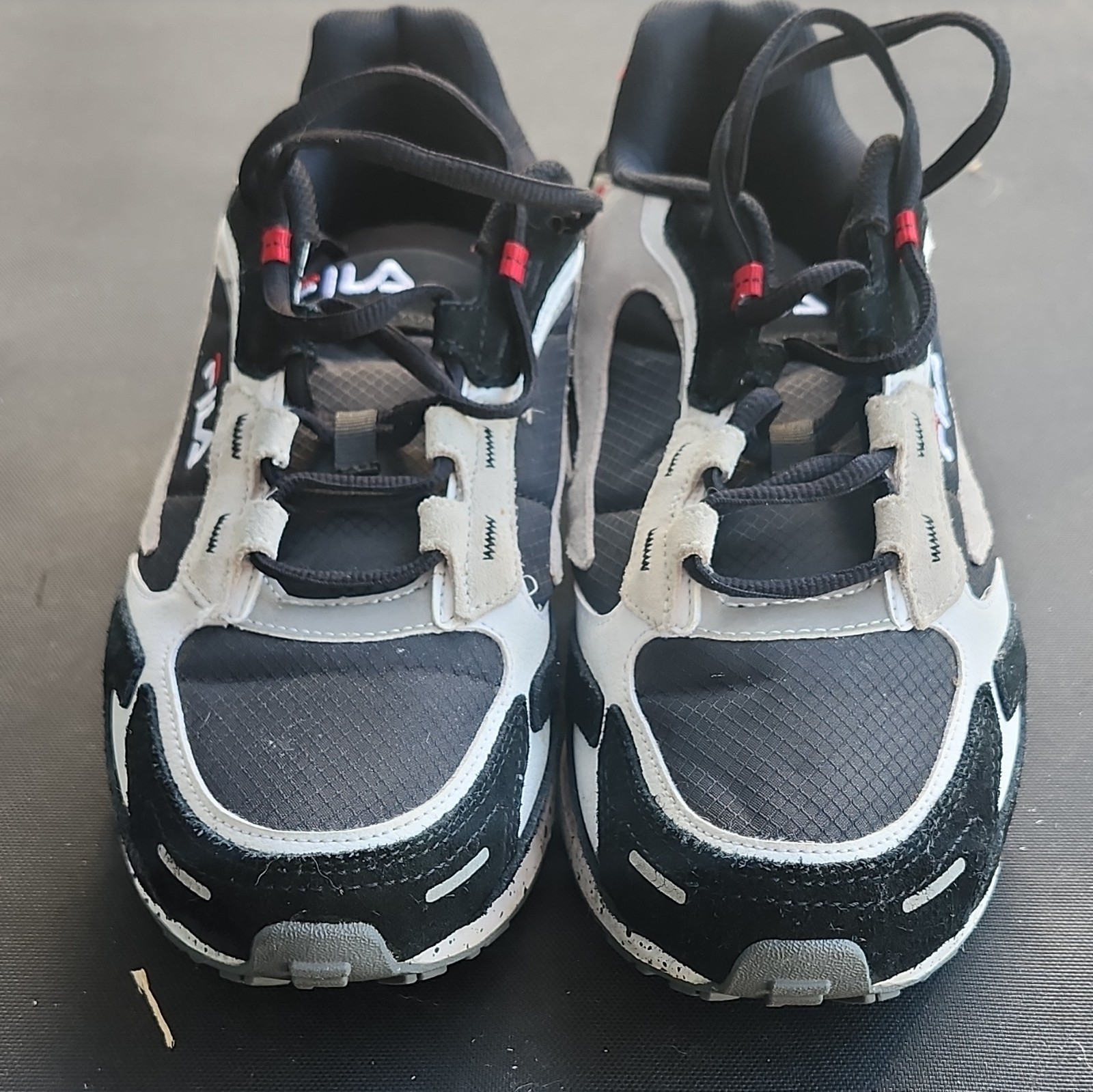 FILA Men’s Low Top Lace Up Athletic Sneakers Black/Gray/White/Red 1CM01227-006