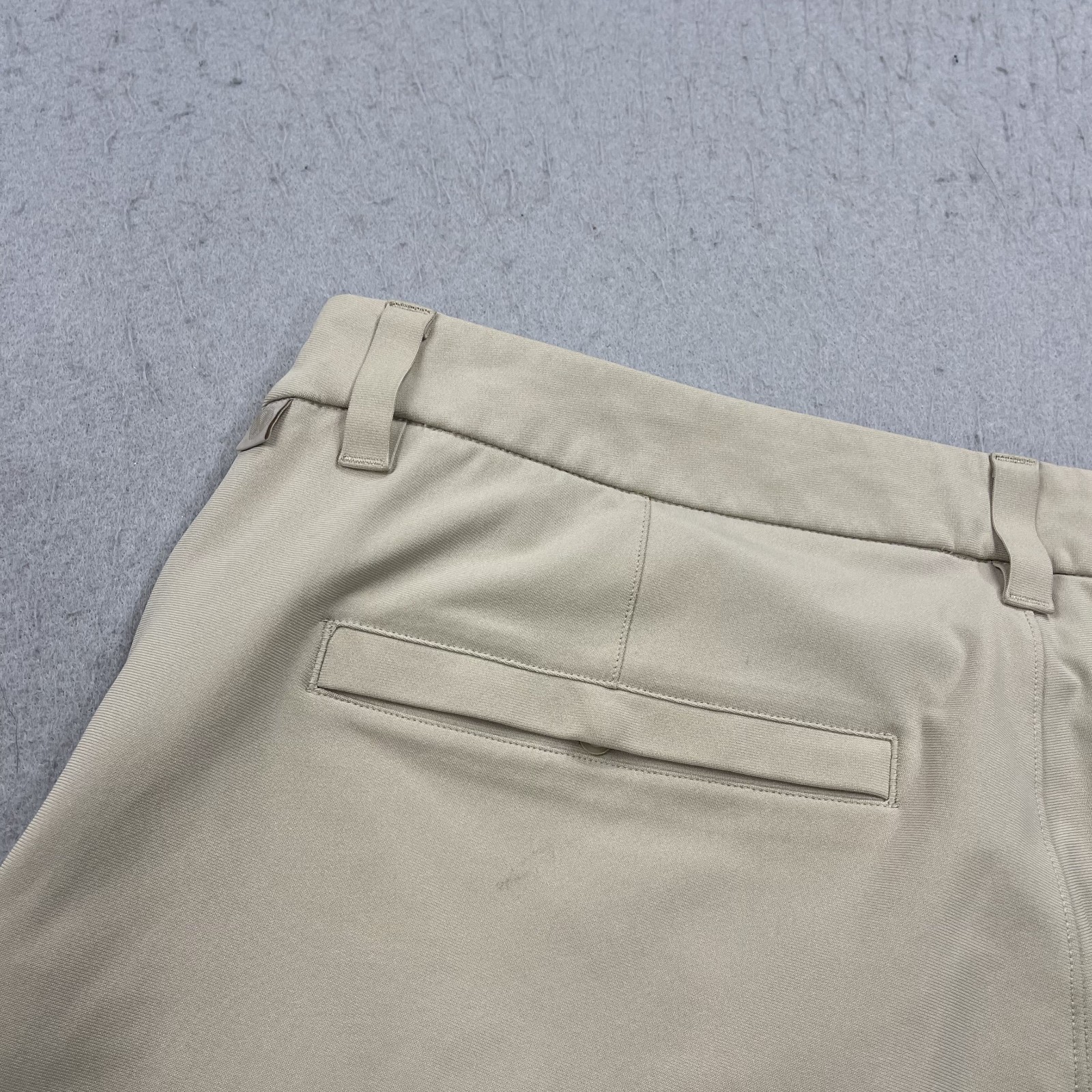 Lululemon Shorts Mens 34 Beige Chino Commission Classic 10 In Warpstreme Golf