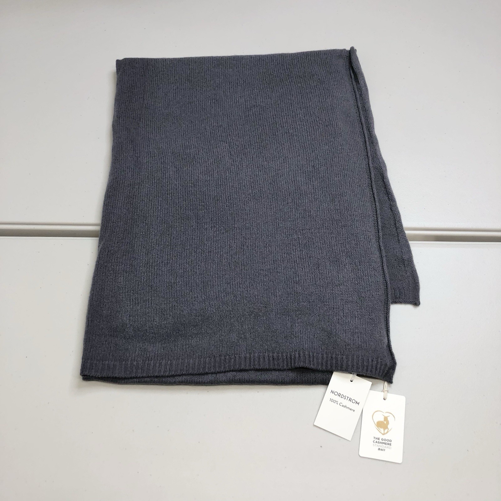 Nordstrom 100% Cashmere Gray Wrap, Shawl Scarf 75×28 NWT MSRP 155$