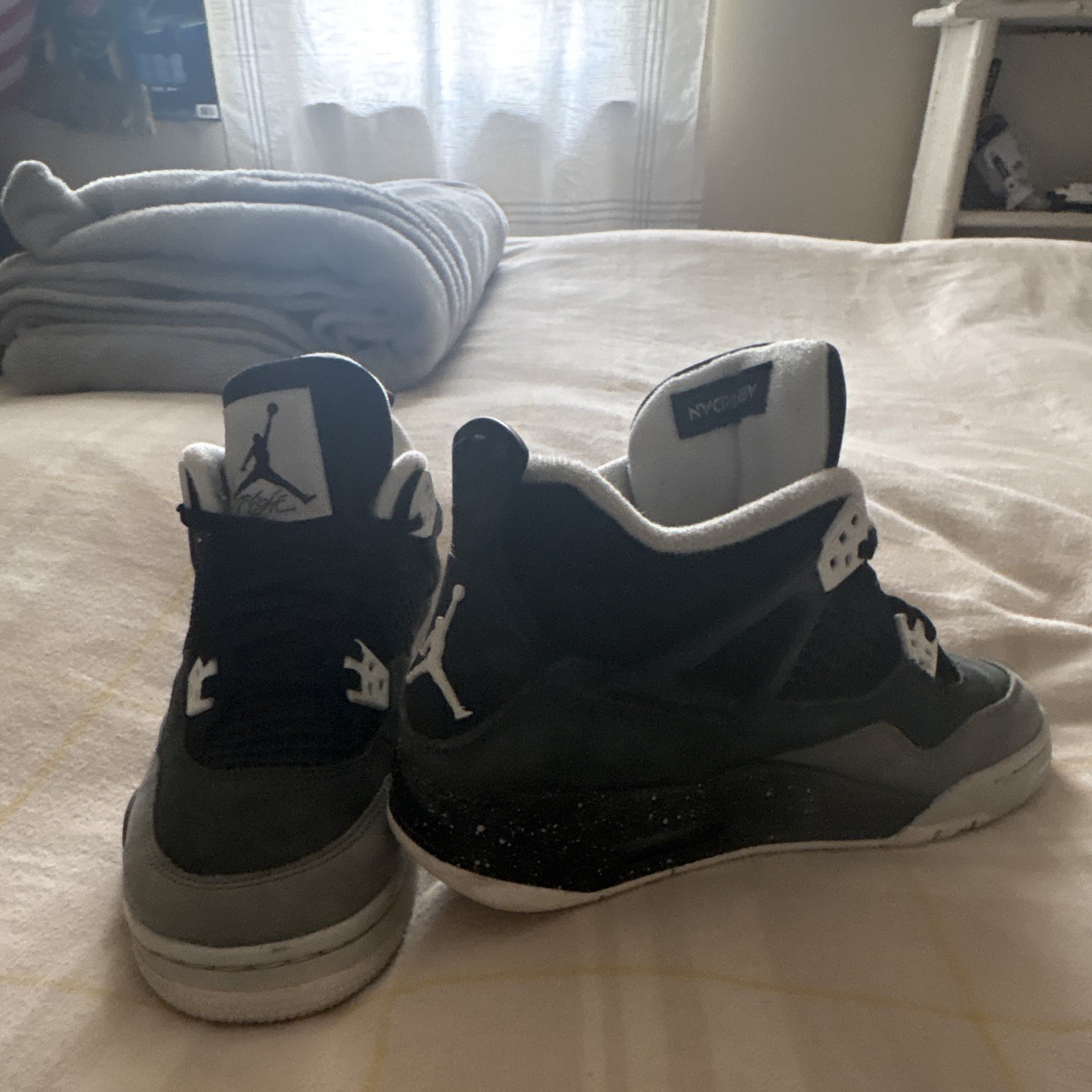Jordan Air Jordan 4 Kids Size 7 Mid Top Lace-Up Basketball Sneakers Black/Gray