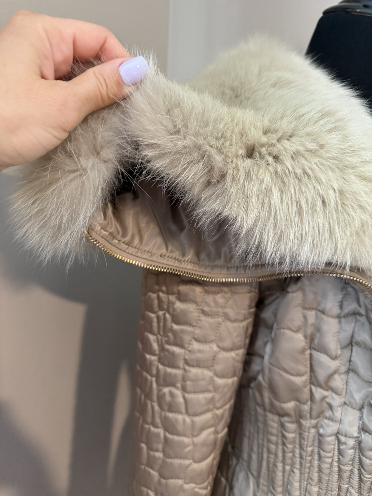 Prada Women’s Beige Mid-Length Quilted Fох Fur Trim Full Zip Jacket 40 (xs-s)