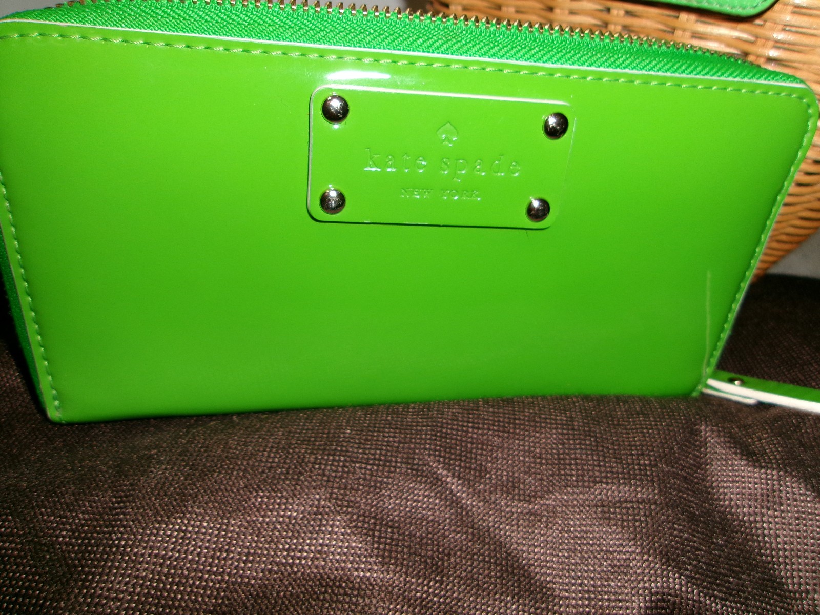 KATE SPADE APPLE GREEN PICNIC BASKET HANDBAG W/ZIP AROUNDD CLUTCH WALLET