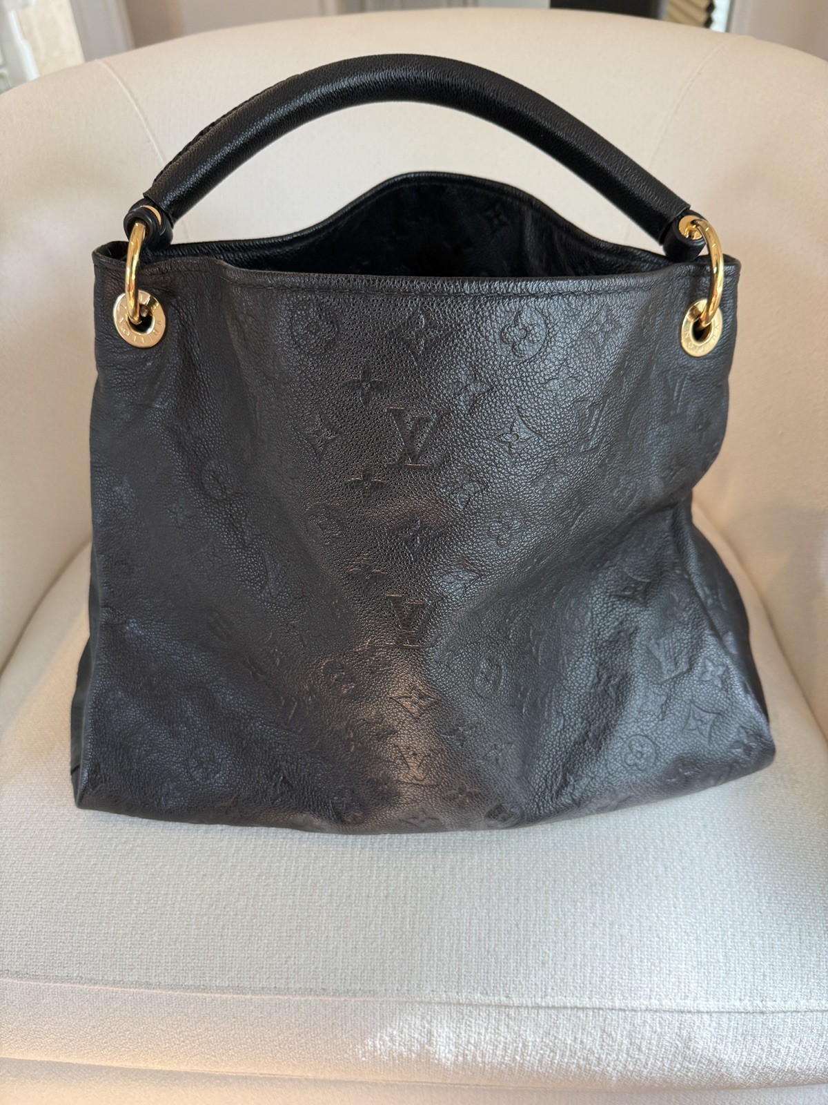 Authentic Louis Vuitton Artsy MM Black Leather Hobo Handbag w/ Bag box + receipt