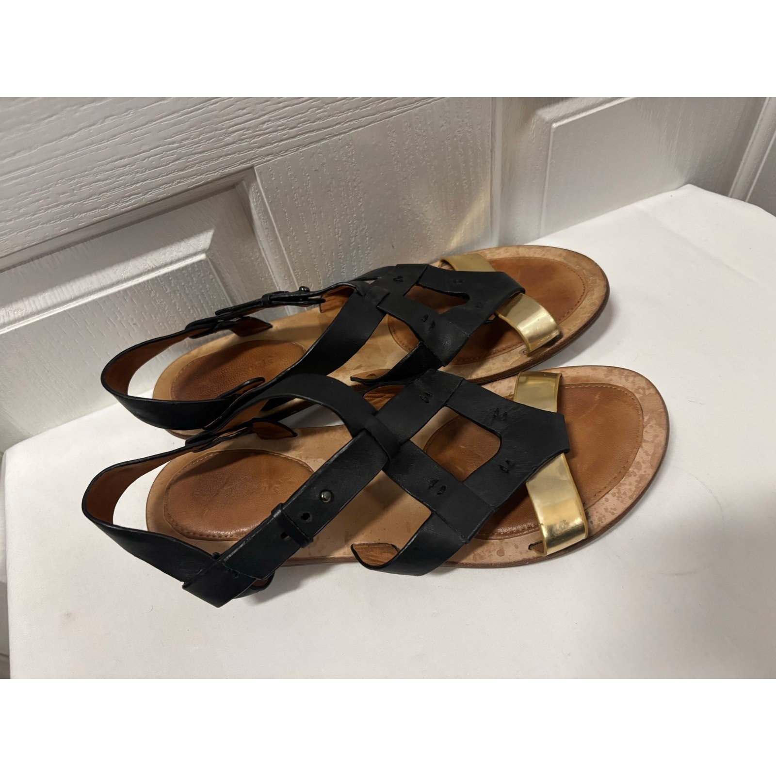 Gentle Souls Black Leather Gladiator Sandals Gold Toe Strap Size 10M