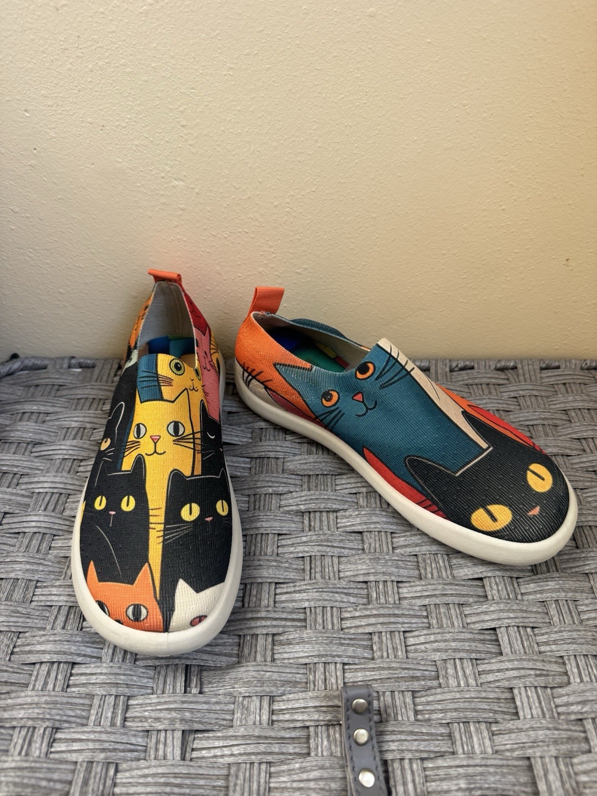 Slip-On Sneakers for Women Size 9-10 /Casual Lightweight Cat Pattern /Fabric