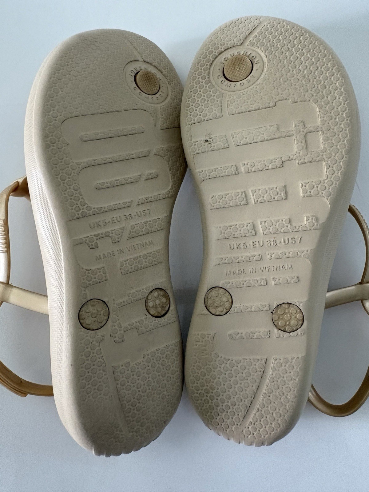 FlipFlop iQUISHION splash Thong Sandals Gold/Beige Adjustable Water Resistant 7
