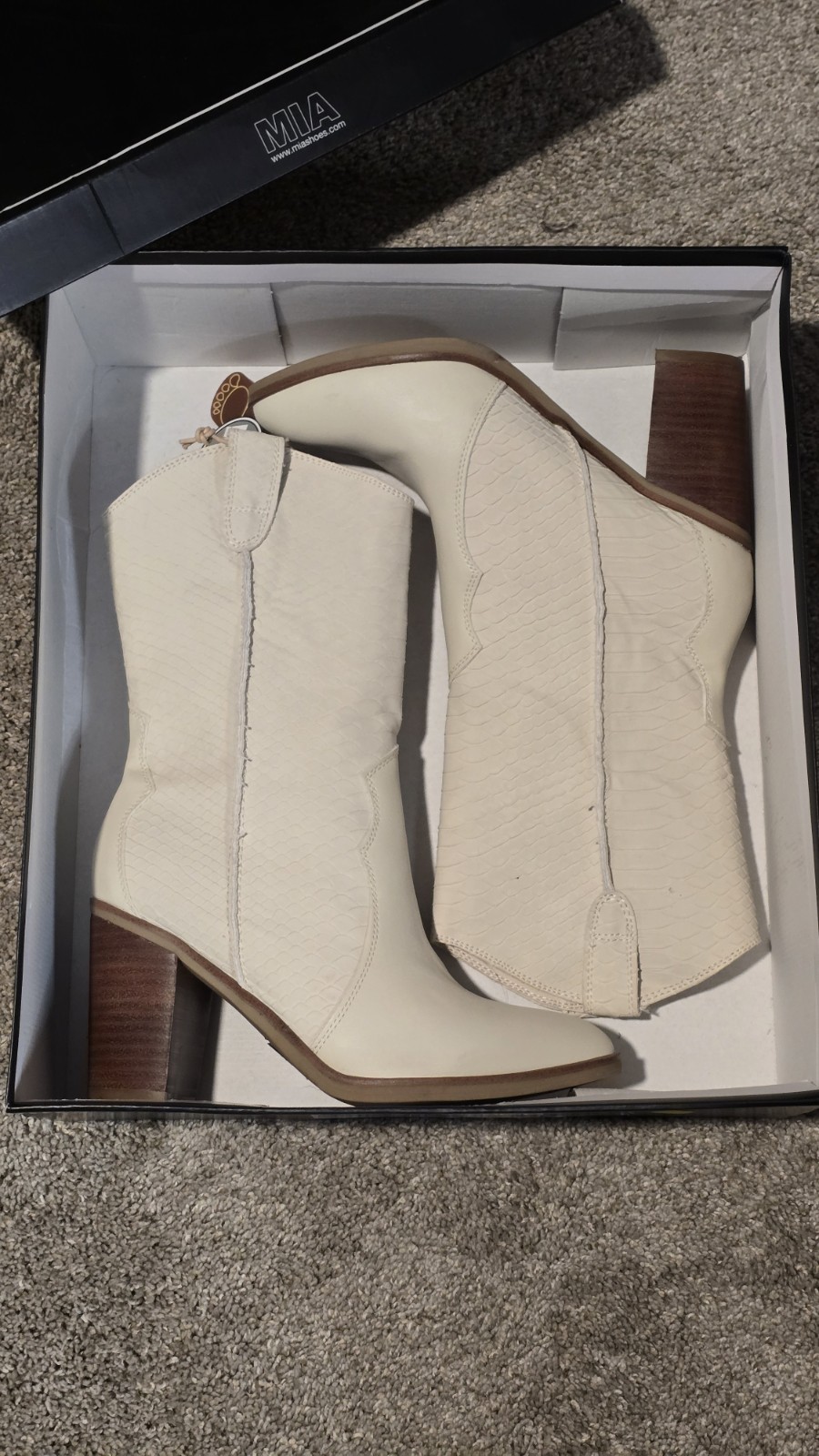 MIA Raylyn Western Flare Boots NEW With Box – Never Worn – Women’s Size 7 M