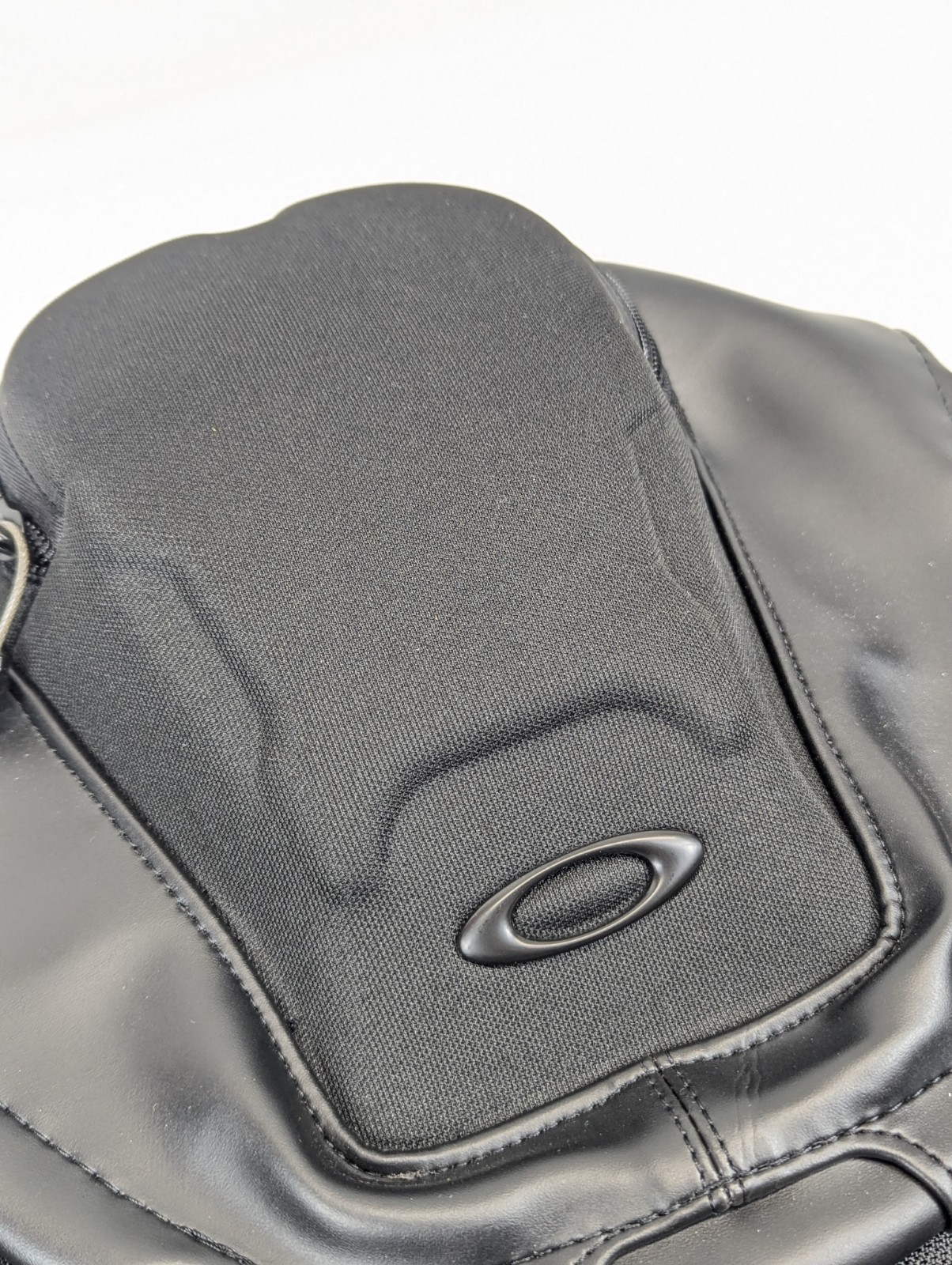 Oakley Kitchen Sink Backpack 34L Stealth Black Tactical Travel Riding