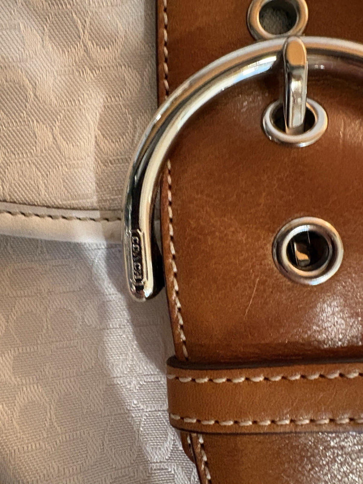 Coach Signature Logo White/Brown Shoulder Bag Buckle, Silver Hardware, Pockets