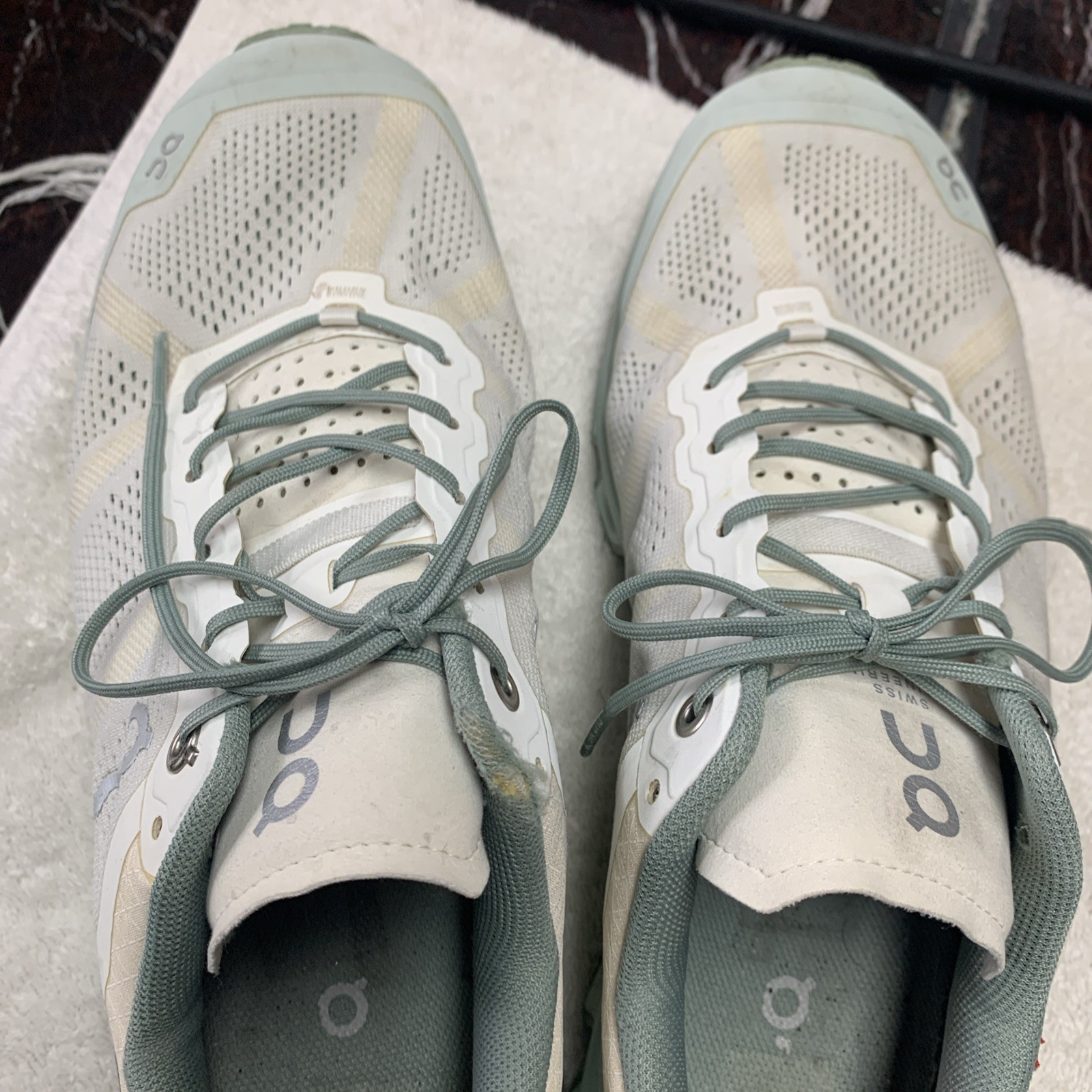 ON Running Women’s US 10.5 Cloudventure White/Moss