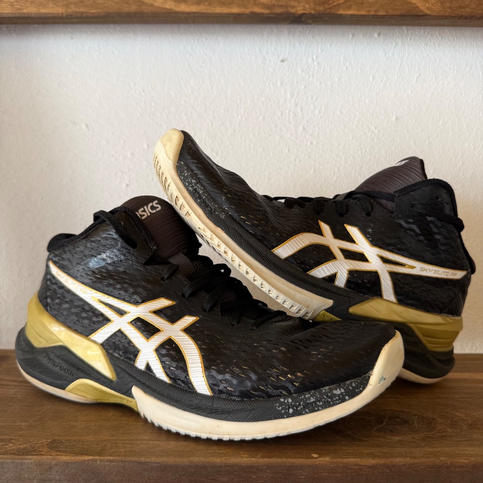 Size 6.5 – Asics Sky Elite FF MT Black Gold Volleyball Shoes Sneakers