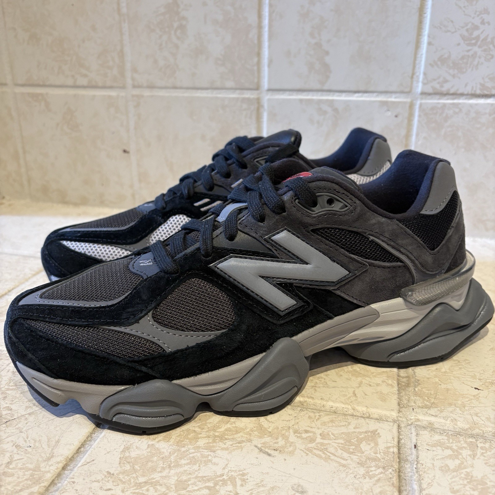New Balance 9060 Black Grey Sneaker Shoe Size 10 Men’s U9060BLK ⚡️