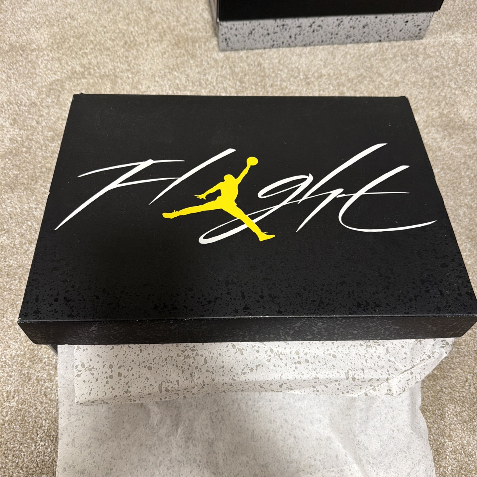 Size 11 – Jordan 4 Retro Mid Thunder