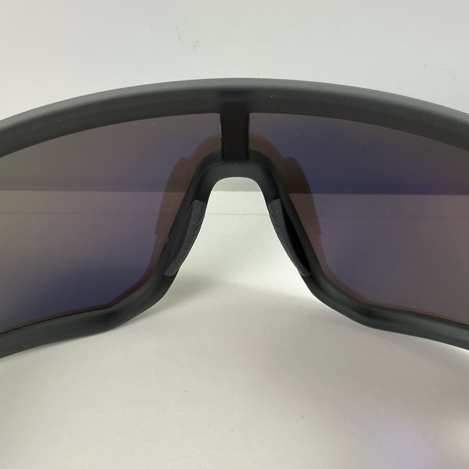 Hurley Men Polarized Shield Sunglasses Gray Frame Blue Mirror Lens 136 mm Juice