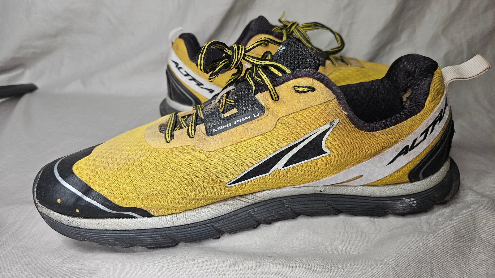 Altra Lone Peak 2.0 Trail Running Shoes Mens SZ 12 Yellow Black Walking Seakers