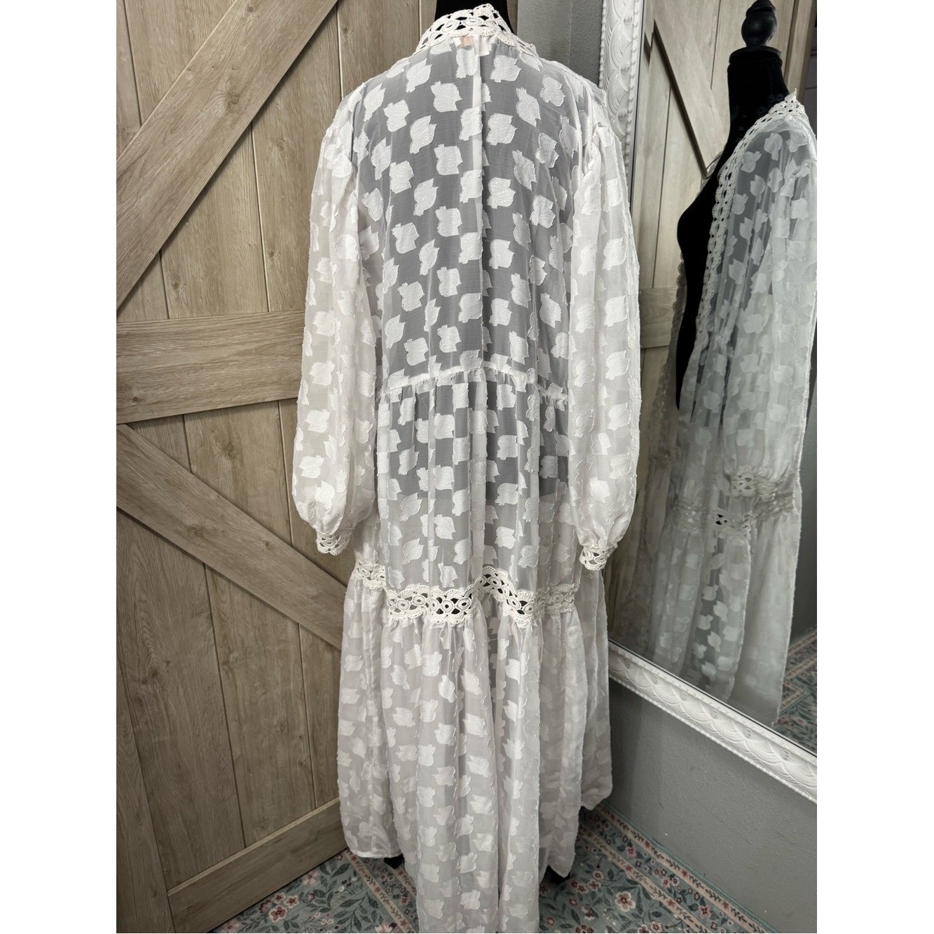 Desi Perkins Sheer White Lace Duster – Large