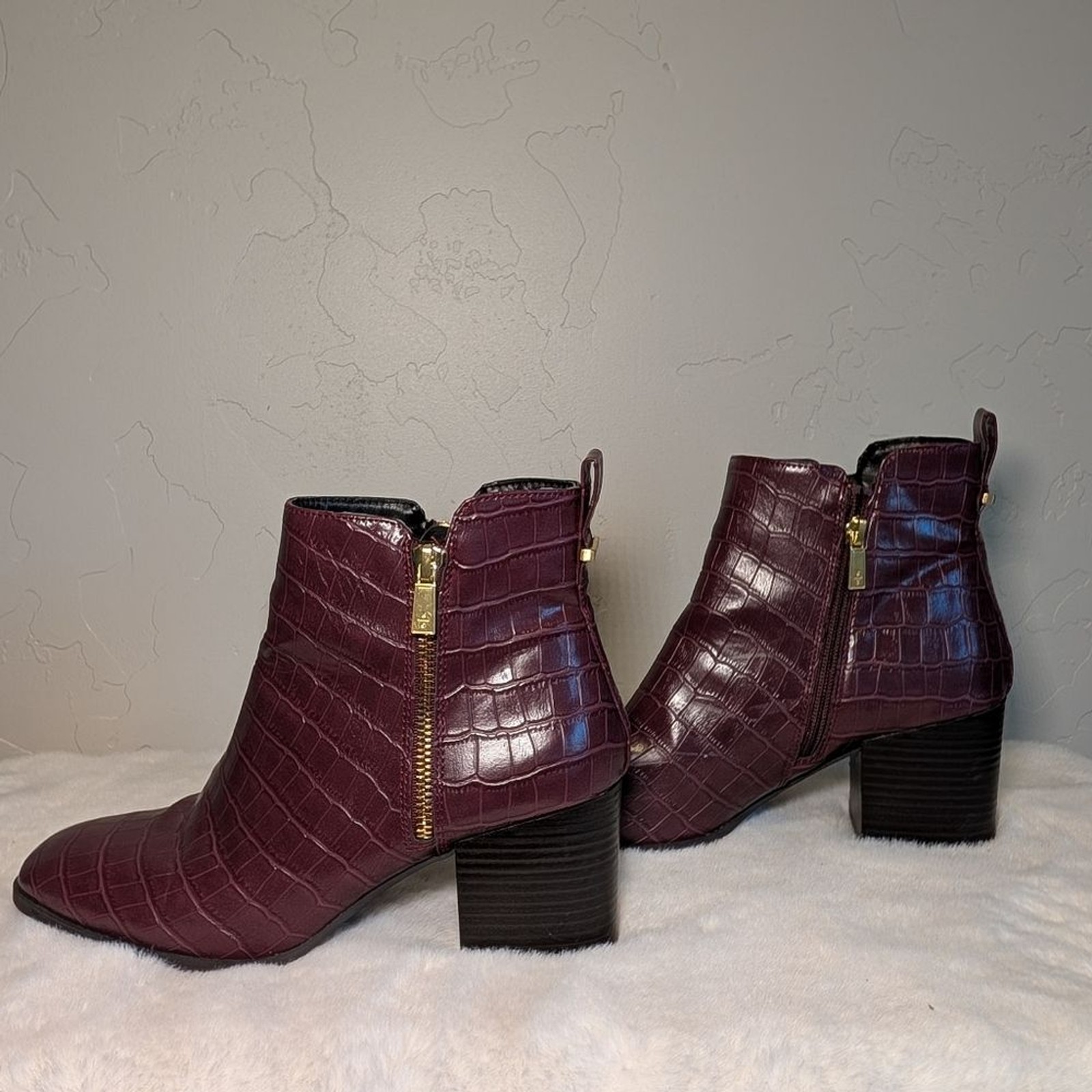 Kenneth Cole Effie Block Heel Booties | Women’s 9 M | Maroon Croc-Embossed