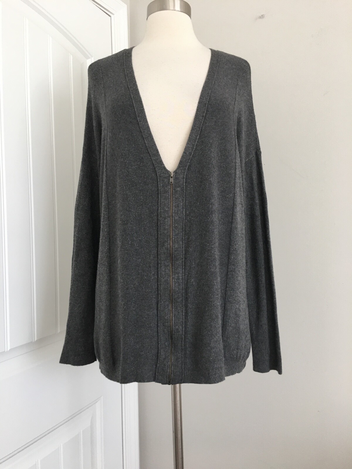 EILEEN FISHER ASH GRAY V NECK ZIP UP STRETCH CARDIGAN SWEATER SIZE M