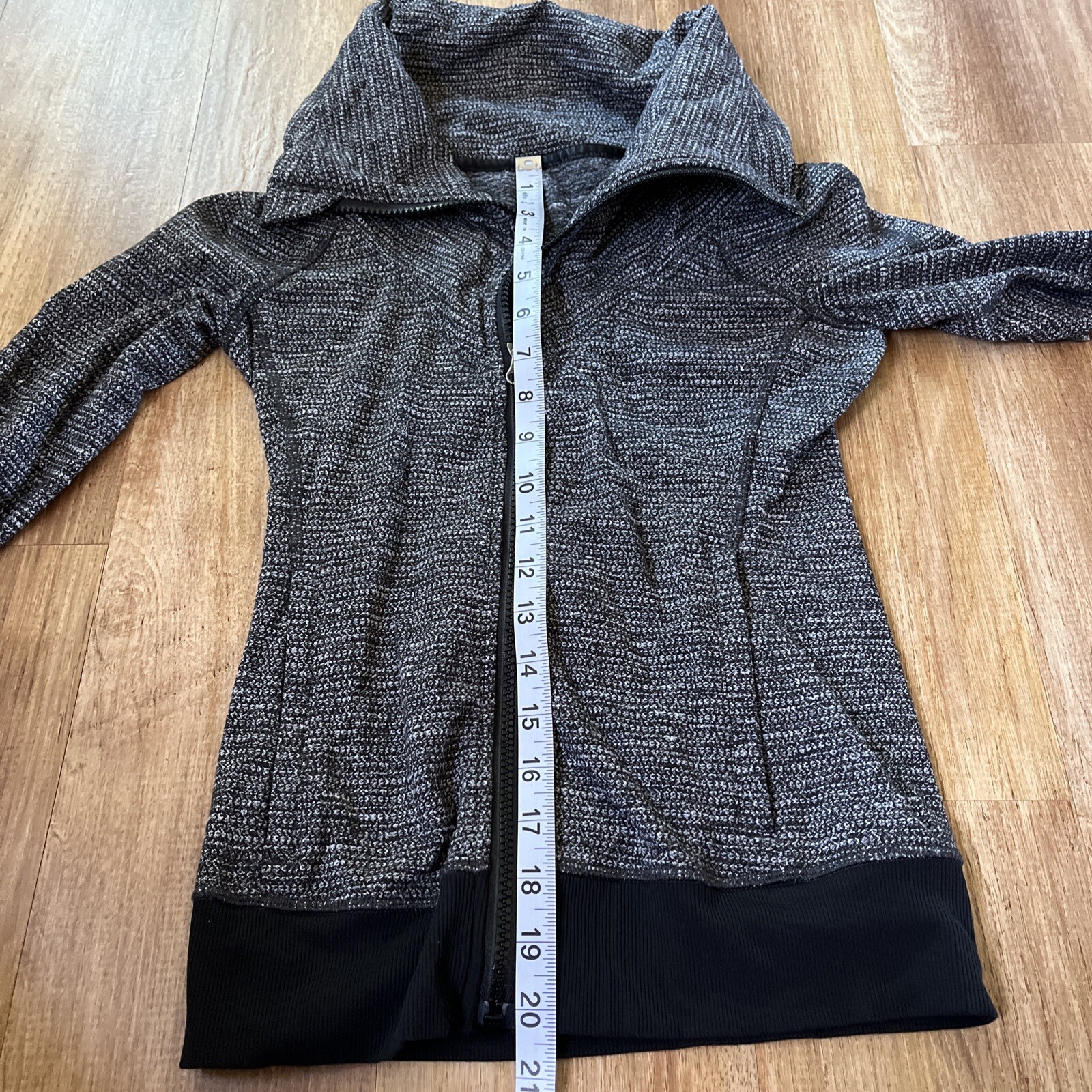 Lululemon Be Present Coco Pique Black Jacket Full Zip Women’s Size 2