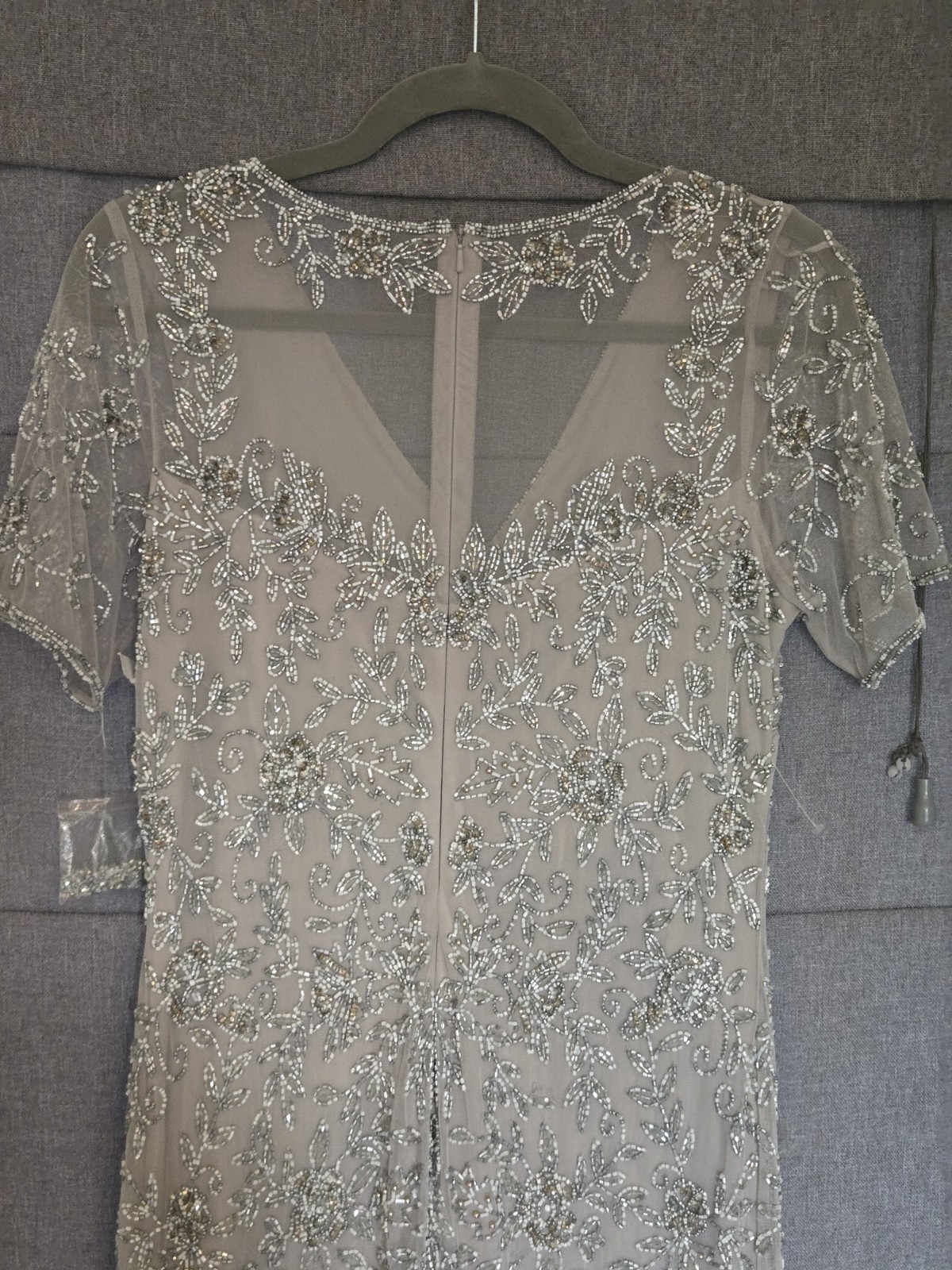 $269 Pisarro Nights Evening Gown Maxi Beaded V Neck Size 8 Silver