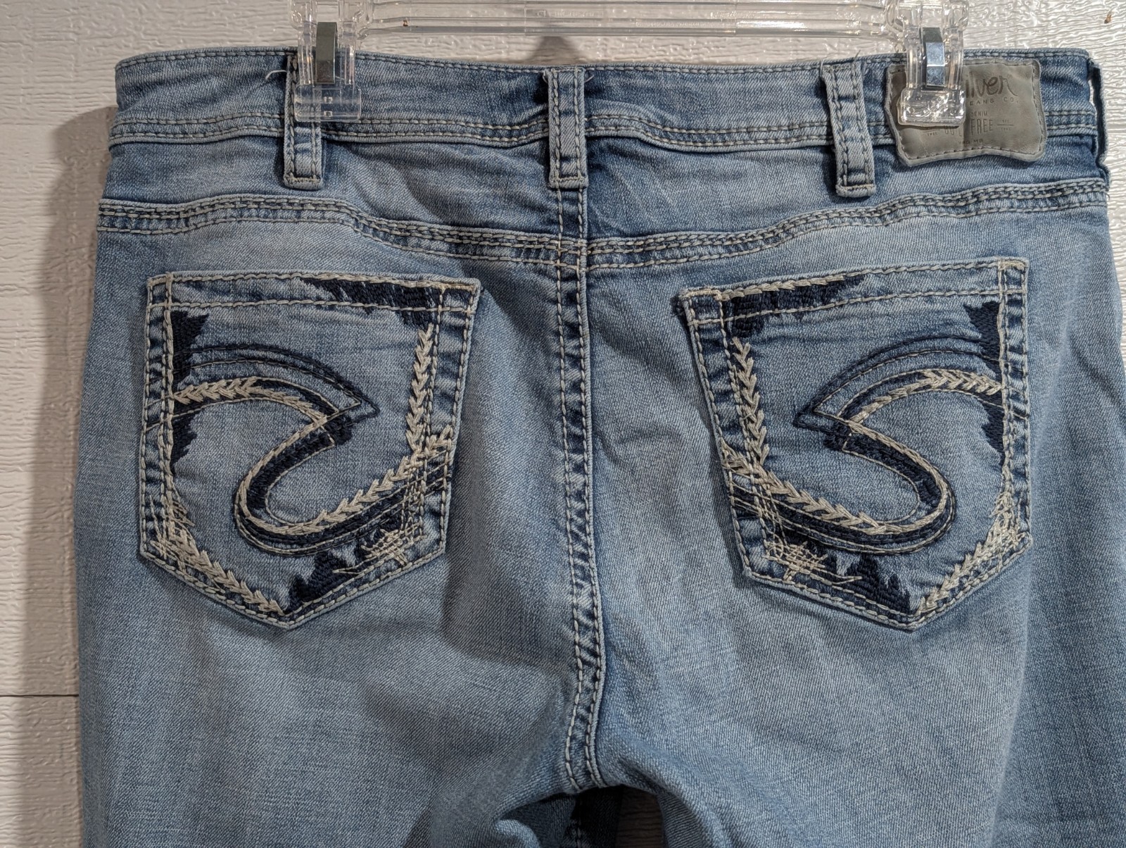 Silver Jeans Co. Womens Suki Capri Jeans Size 14 Light Wash Blue Denim 5-Pocket