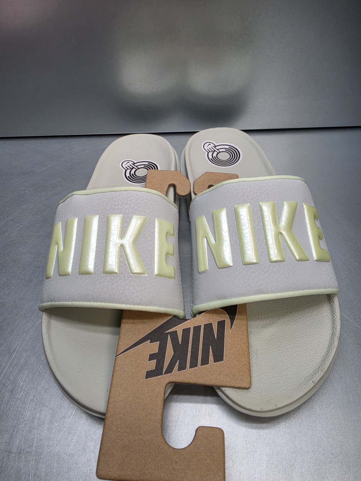 Nike Offcourt Slide Sandals Womens Size 7 Foam Cushioned Pale Green Slip On New