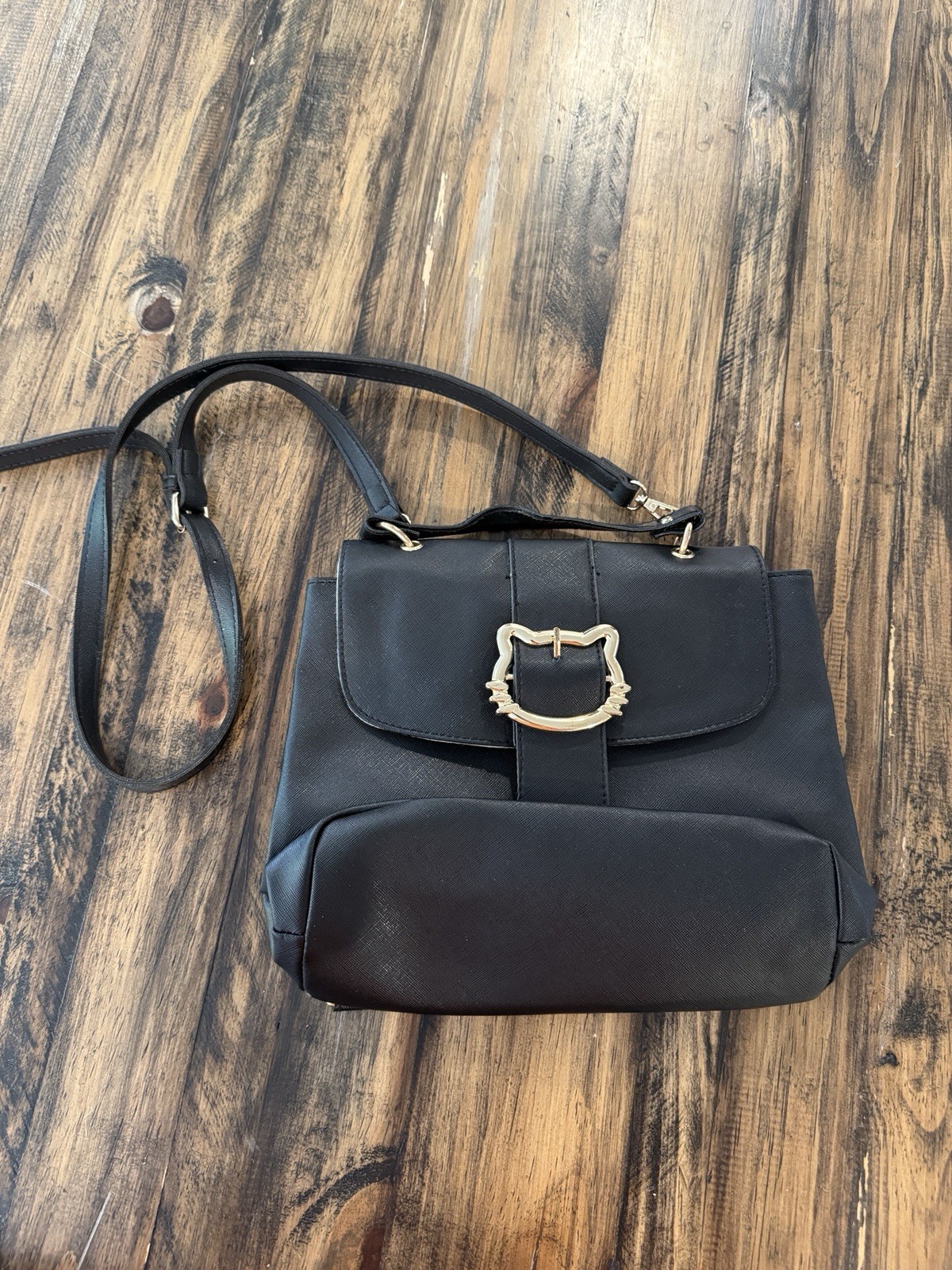 Black Women’s Medium Crossbody Bag Gold Hardware Magnetic Snap Buckle, Pockets
