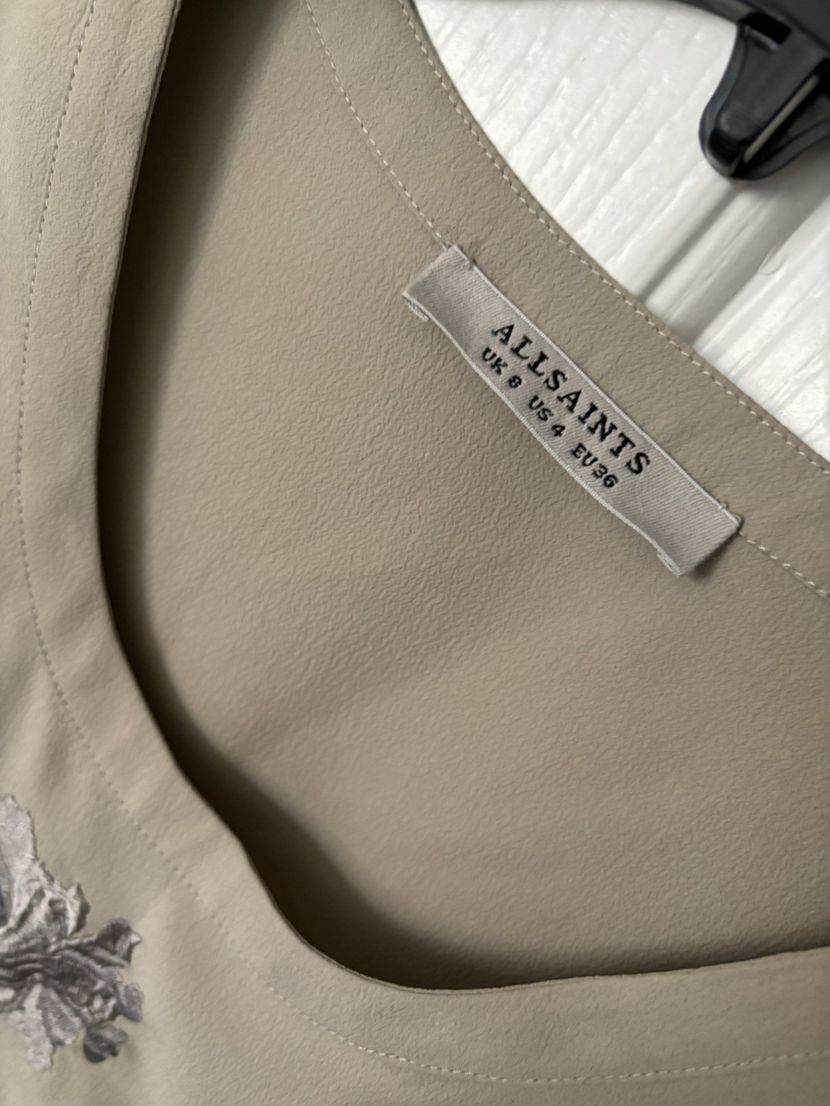 ALLSAINTS Beige Floral gray Embroidered Scoop Neck Short Sleeve T-Shirt Size S